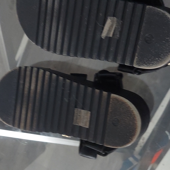 Heels - Picture 3 of 3